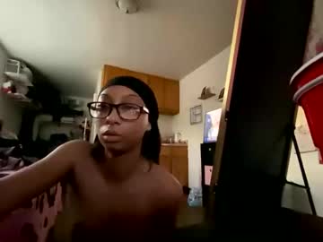 viviehefnerr